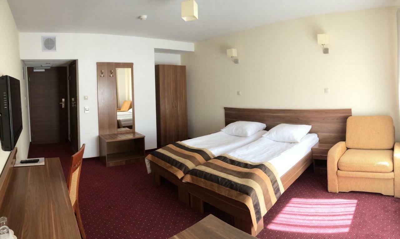 Hotel Dyminy Kielce Exteriör bild