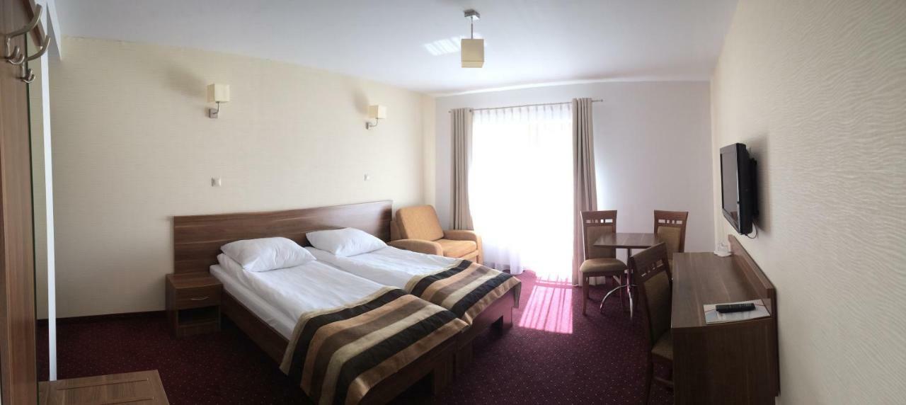 Hotel Dyminy Kielce Exteriör bild